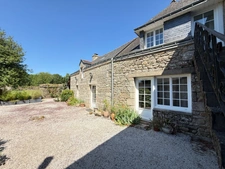 For Sale – Character Property with Bed and Breakfast Activity – Guern (56310)