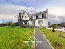 6-room house for sale in Pontivy (56) - Renovated family home, in a quiet location and close to Pontivy town centre