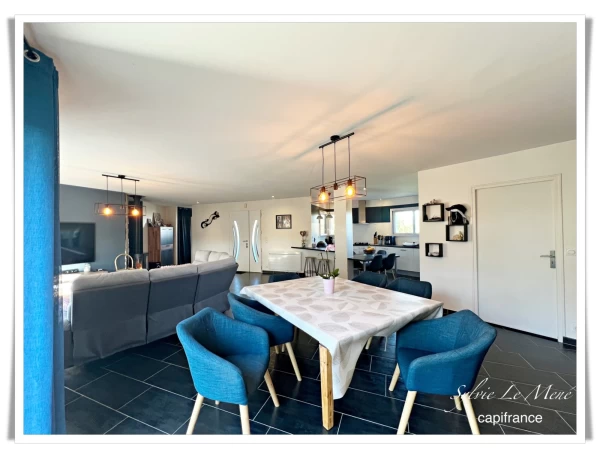 À vendre au Sourn, à proximité immédiate de Pontivy : découvrez cette spacieuse maison familiale de plus de 200 m² habitables