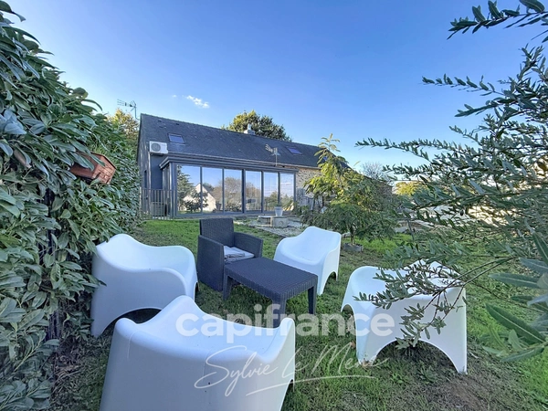 À vendre – Maison avec véranda, séjour de plus de 50 m² et chambre au rez-de-chaussée – Noyal-Pontivy (56920)