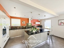 Maison à vendre 6 pièces  PONTIVY – PROXIMITÉ DU QUARTIER DE TRELEAU – MAISON FAMILIALE AVEC EXTENSION ET SOUS-SOL COMPLET