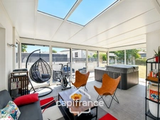 Maison contemporaine de plain-pied de 160 m² – 4 chambres – Véranda de 27 m² avec spa – Double garage – Carport – Noyal-Pontivy