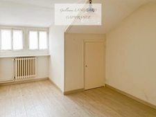 OYONNAX (01) - For sale: 5-room house of 155 m² + professional workshop of 423 m² - 1220 m² of land