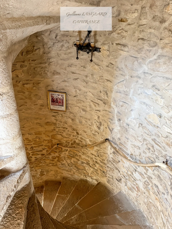 Revonnas (01250)- Ancienne Fruitière du XVIIe siècle - 247 m² de charme et d'histoire 