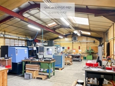 Local d'activités industriellles et bureaux - Oyonnax (01100) - 320 M2