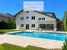 Exceptional house in the city center, 364 m2 and 1414 m2 of land - OYONNAX (01)