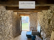 Bolozon (01) Authentic stone house 133 m² – 5 bedrooms – 3200 m² plot – Outbuildings and vaulted cellars