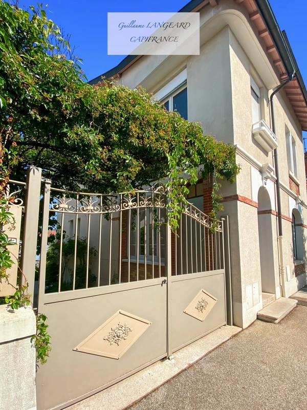 À vendre Oyonnax Centre (01100) – Demeure bourgeoise de caractère - 124 m2 - 250 m2 de terrain