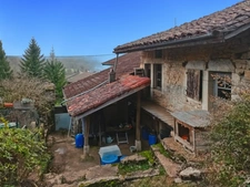 Bolozon (01) Authentic stone house 133 m² – 5 bedrooms – 3200 m² plot – Outbuildings and vaulted cellars