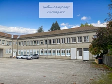 For sale in Oyonnax - Mixed-use building with commercial premises and residential apartments