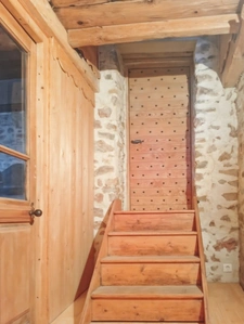 Bolozon (01) Authentic stone house 133 m² – 5 bedrooms – 3200 m² plot – Outbuildings and vaulted cellars
