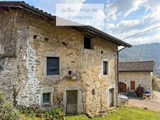 Bolozon (01) Authentic stone house 133 m² – 5 bedrooms – 3200 m² plot – Outbuildings and vaulted cellars