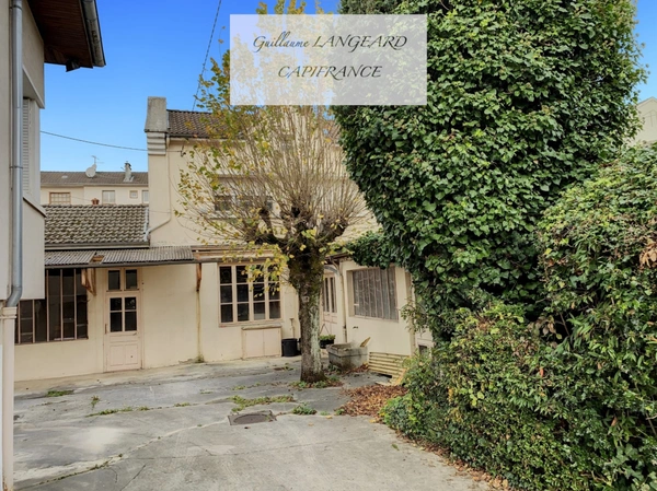 OYONNAX (01) - À vendre maison T5 de 155 m2 + Atelier professionnel de 423 m2 - 1220 m2 de terrain