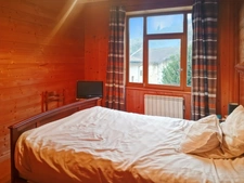 Bolozon (01) Authentic stone house 133 m² – 5 bedrooms – 3200 m² plot – Outbuildings and vaulted cellars