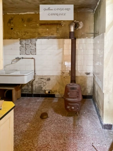 OYONNAX (01100) - PROPERTY COMPRISING SEVERAL BUILDINGS - 6720 m2 OF LAND