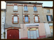 Dpt Saône et Loire (71), for sale ROMENAY building - 4 apartments and 1 commercial premises