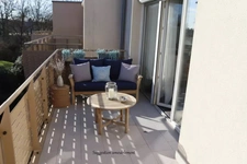 In the center of Montrevel-en-Bresse, a bright 2-bedroom apartment with balcony, top floor and garage – in a recent building 