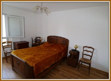 In the center of Montrevel-en-Bresse, a bright 2-bedroom apartment with balcony, top floor and garage – in a recent building 