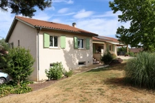 SAINT-BÉNIGNE – Villa d'exception avec piscine, vue sur les Monts du Mâconnais et terrain de 4 608 m²