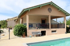 SAINT-BÉNIGNE – Villa d'exception avec piscine, vue sur les Monts du Mâconnais et terrain de 4 608 m²