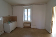 Dpt Saône et Loire (71), for sale ROMENAY building - 4 apartments and 1 commercial premises