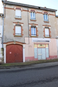 Dpt Saône et Loire (71), for sale ROMENAY building - 4 apartments and 1 commercial premises