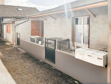Dpt Saône et Loire (71), for sale ROMENAY building - 4 apartments and 1 commercial premises