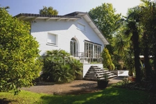 Gironde (33) department, for sale in Martignas-sur-Jalle: 300m² property complex - 1617m² plot 