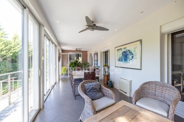 Dpt Gironde (33), à vendre MARTIGNAS SUR JALLE Ensemble immobilier 300m² - Terrain 1617m² 