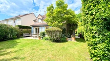 Maison familiale non mitoyenne avec jardin clos, au cœur du domaine Le Parc – Noisy-le-Roi