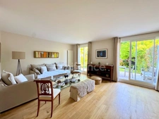 Maison familiale non mitoyenne avec jardin clos, au cœur du domaine Le Parc – Noisy-le-Roi