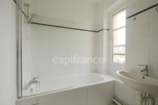 VERSAILLES CHANTIERS – Appartement lumineux 60 m² (70 m² utiles) proche gare, cave et local vélo