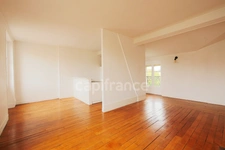 VERSAILLES CHANTIERS – Appartement lumineux 60 m² (70 m² utiles) proche gare, cave et local vélo