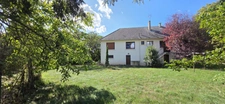 ENSEMBLE IMMOBILIER À FORT POTENTIEL – HANGAR AGRICOLE, STOCKAGE, BOXES À CHEVAUX ET MAISON – ENVIRON 5 000 m² DE TERRAIN