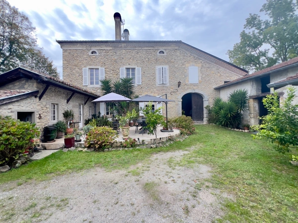 Demeure de charme – 6 pièces – 375 m²