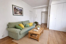 GRAND STUDIO MEUBLÉ AVEC BALCON – PARIS 15ᵉ