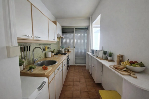 GRAND STUDIO MEUBLÉ AVEC BALCON – PARIS 15ᵉ