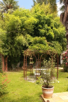 Exceptional 18th century residence, home and tourist activity in the heart of the Basque Country!