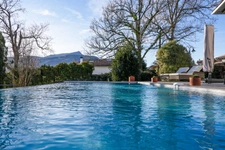 ASCAIN Superb renovated family home with mountain views 
