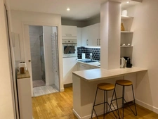 BIARRITZ CENTRE – T1 BIS MEUBLÉ 29,66 M² – BAIL MOBILITÉ 10 MOIS – 700 € CC