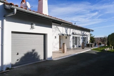 ASCAIN Superb renovated family home with mountain views 