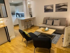 BIARRITZ CENTRE – T1 BIS MEUBLÉ 29,66 M² – BAIL MOBILITÉ 10 MOIS – 700 € CC