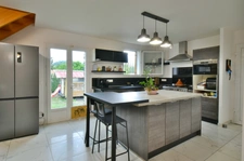 Maison Familiale Contemporaine avec Piscine à Saint-Pée-sur-Nivelle
