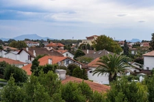 ANGLET CHASSIN — UN ATTIQUE DE STANDING POUR VIVRE AUTREMENT