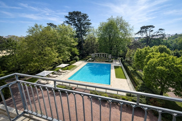 Biarritz – Élégance et prestige dans une demeure historique avec parc, piscine et tennis 