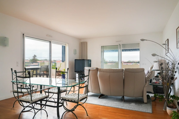 ANGLET CHASSIN — UN ATTIQUE DE STANDING POUR VIVRE AUTREMENT