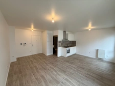 Charmant studio refait à neuf avec terrasse et parking – Éragny-sur-Oise (rue des Charmilles)