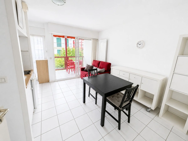 À vendre – T1 bis avec terrasse et cave à Ciboure