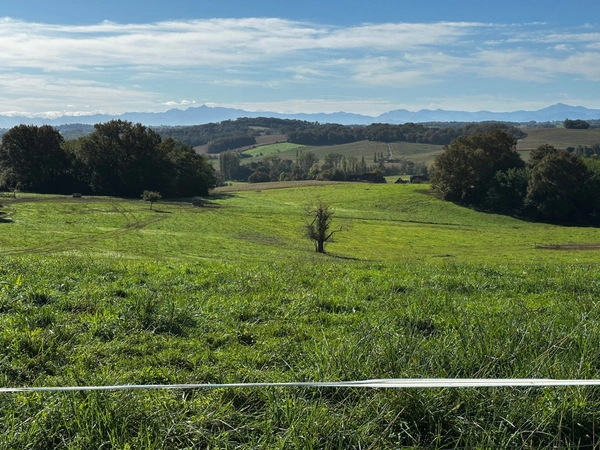 ORTHEZ TERRAIN CONSTRUCTIBLE AVEC VUE IMPRENABLE SUR LES PYRÉNÉES 
