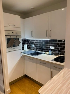 BIARRITZ CENTRE – T1 BIS MEUBLÉ 29,66 M² – BAIL MOBILITÉ 10 MOIS – 700 € CC